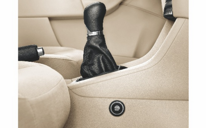 SKODA Mechanical transmission locking system