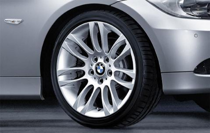 1x BMW Genuine Alloy Wheel 18