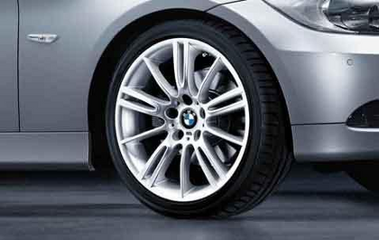 1x BMW Genuine Alloy Wheel 18