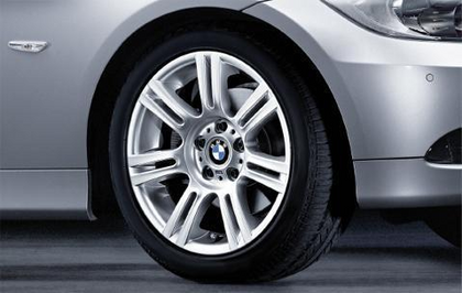 1x BMW Genuine Alloy Wheel 17