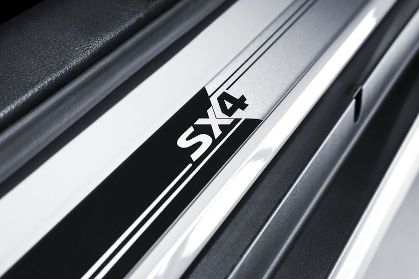 Suzuki Door sill trim set - black/silver