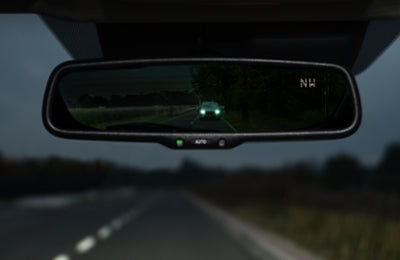 Mazda AUTO-DIM­MING REAR­VIEW MIR­ROR WITH COM­PASS