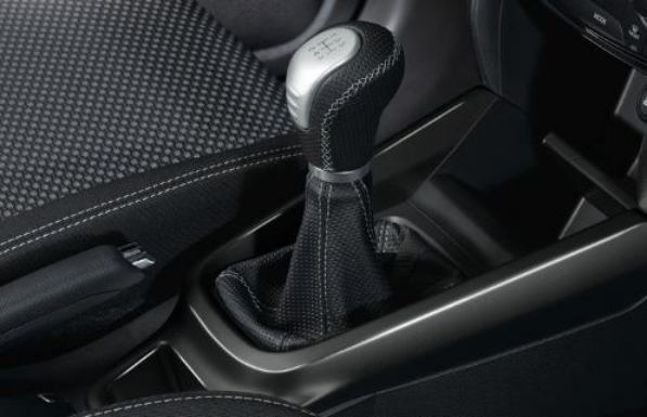 Suzuki Centre Console Coloured Trim Piano Black