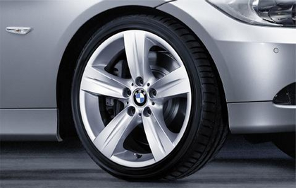 1x BMW Genuine Alloy Wheel 18
