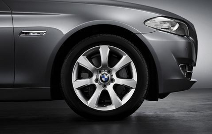 1x BMW Genuine Alloy Wheel 18
