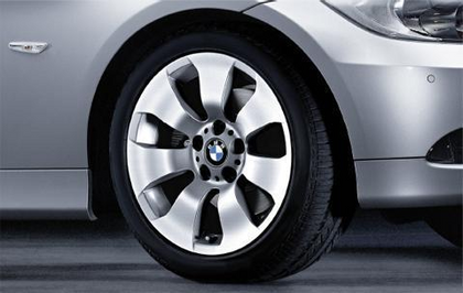 1x BMW Genuine Alloy Wheel 17