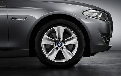 1x BMW Genuine Alloy Wheel 17