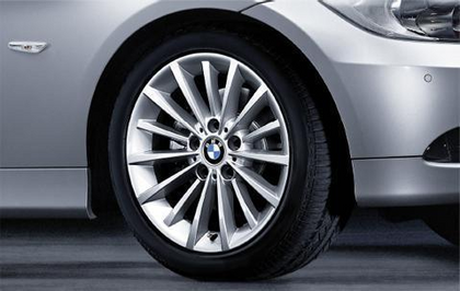 1x BMW Genuine Alloy Wheel 17
